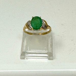 10k yellow gold emerald ring with single cut side diamonds vintage size 9.5